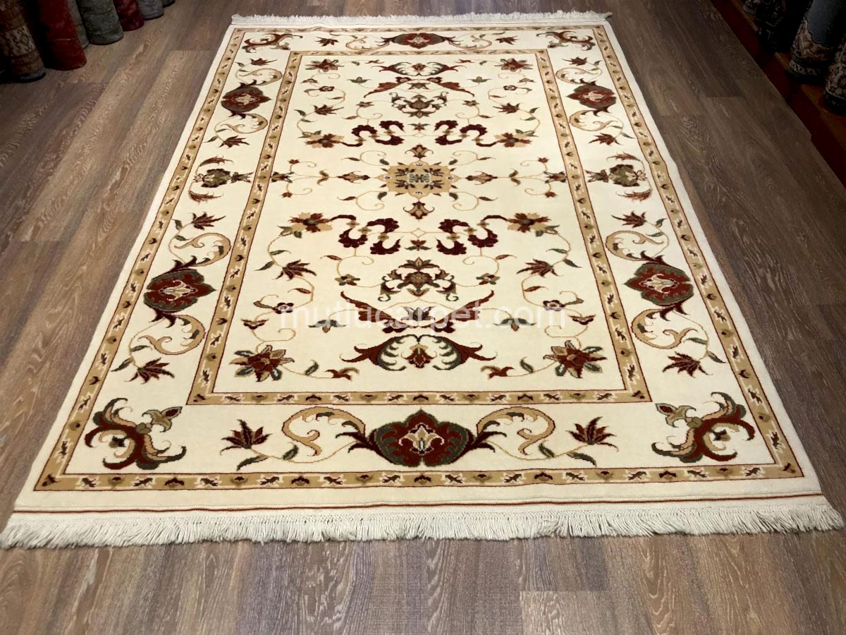 ipekli uşak ipekli uşak